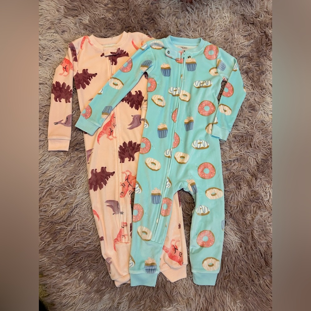 Carter's 2T Girl’s Snugfit Velvet pjs